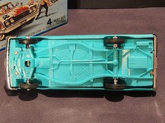 Hubley 1960 Ford Country Sedan 1/24 Scale Nicely Built Kit with Box – Aqua