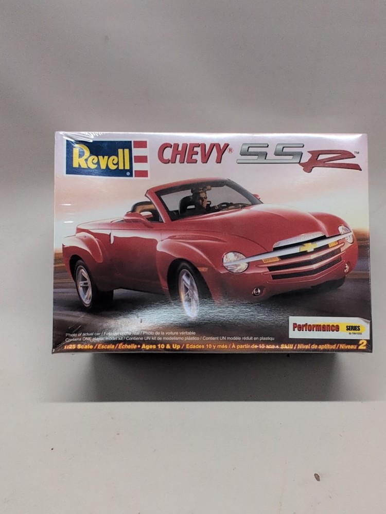 Revell #85-7691 Model kit Chevy SSR 1/25 Scale Factory Sealed