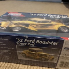 Monogram 1932 Ford Roadster Street Rod Car Model Kit 1:24 Scale New Sealed