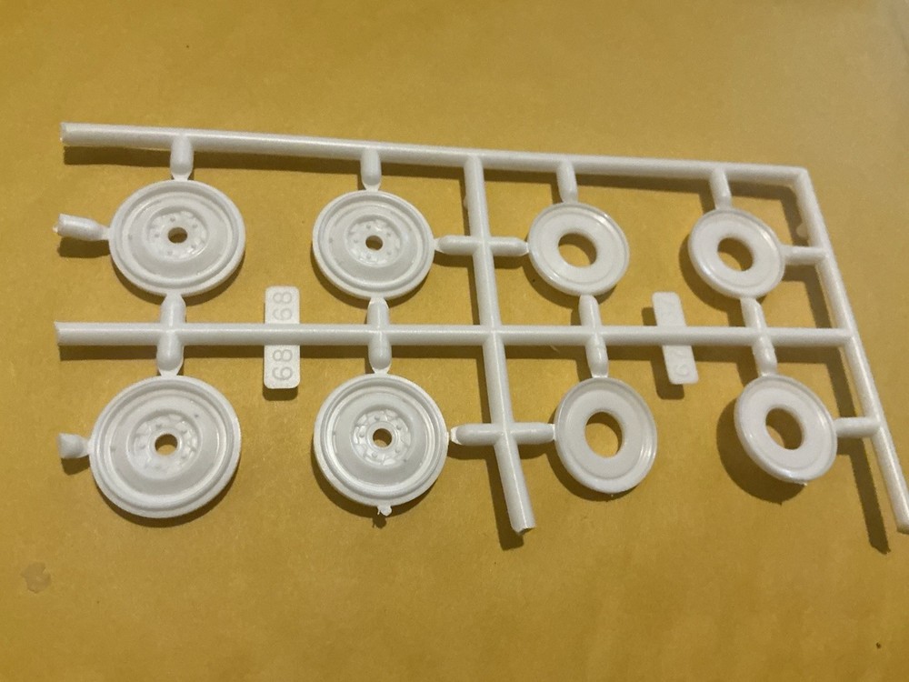 1 25 scale model parts 40 Ford Standard Coupe Inner/outer Wheels Only