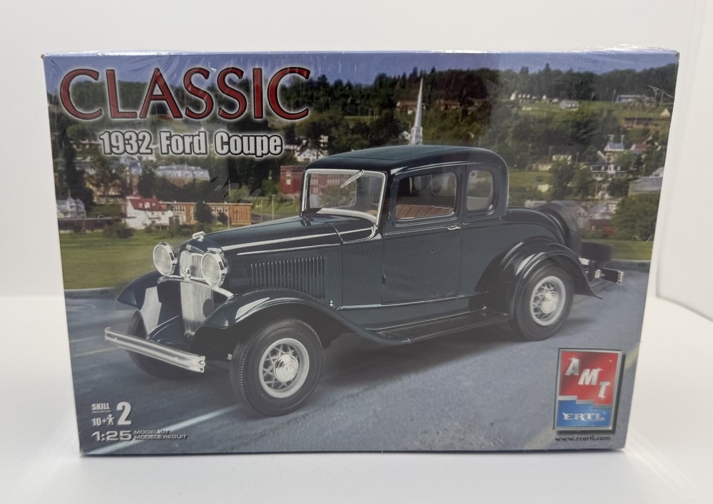 1932 Classic Ford Coupe 1:25 Scale Model Kit AMT / ERTL
