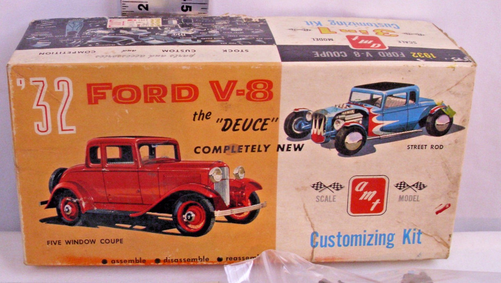AMT 1932 FORD V8 3 IN 1 THE DEUCE CAR MODEL KIT BOXED 1:25 232