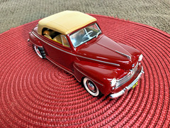 REVELL 1/25 1948 FORD CONVERTIBLE FACTORY BUILT UP BOX ART STUDIO DISPLAY MODEL
