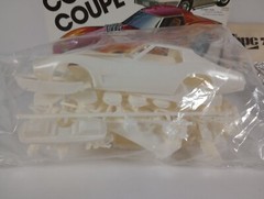 1975 Corvette Coupe MPC 1:25 Model Kit 1-7505 Sealed Parts Bag
