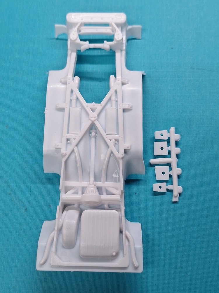 Revell AMT Ertl Monogram MPC 1/25 1957 57 Thunderbird T Bird Chassis Floorpan