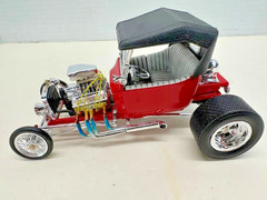 Testors Ford Model T Bucket Metal Body 1:24 Model Ultra Detail Pro Built Kit