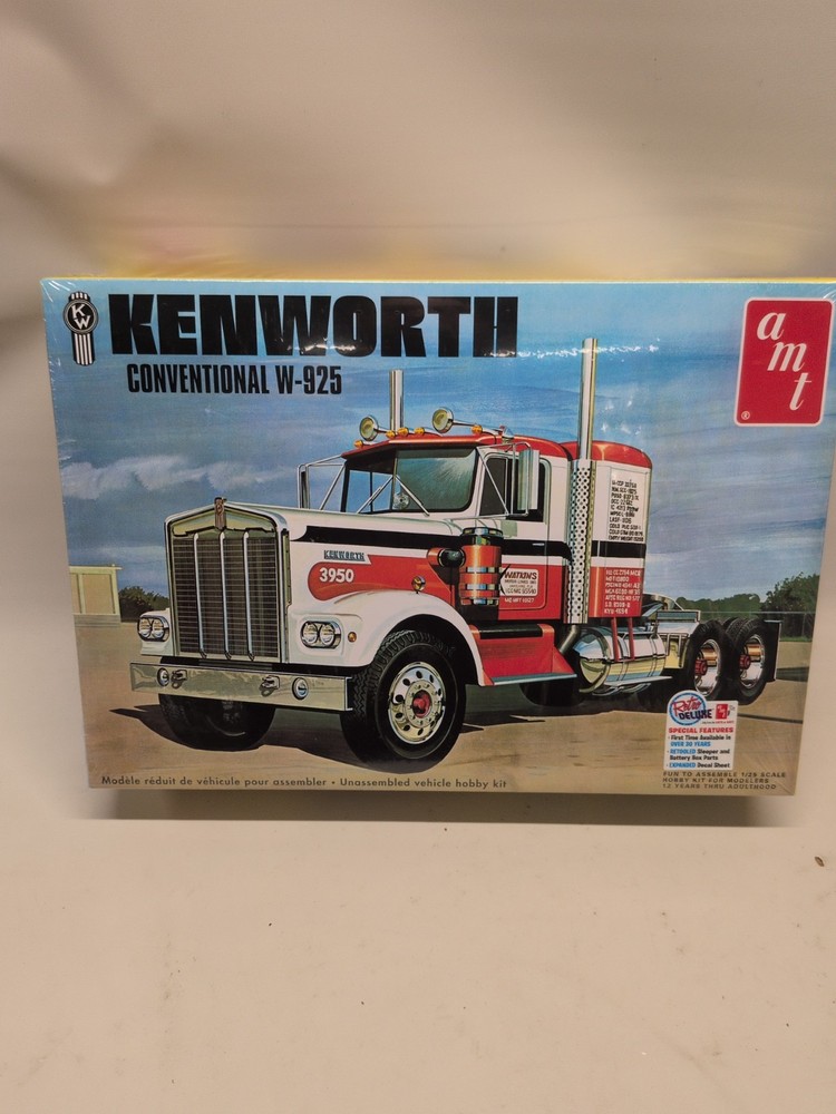 AMT 1021 Kenworth W925 Conventional Semi Tractor Model Kit 1/25 Factory Sealed