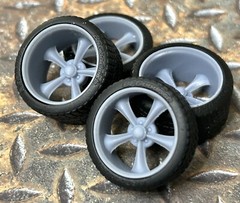 1/24 Scale: 21/20 Inch “Ridler 605” Wheels With Wide Rear Street Tires