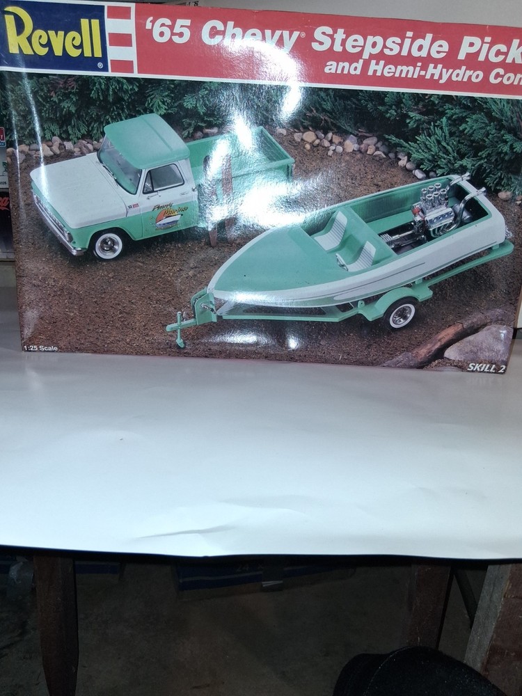 Revell 1996 1:25 ’65 Chevy Stepside Pickup & Hemi-Hydro Combo #85-7249 Skill 2