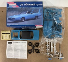 Monogram ’70 Plymouth Superbird 1:24 Model Kit 2758 Open Box Unbuilt Complete