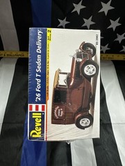 REVELL 85-2982 ’26 FORD T SEDAN DELIVERY 1/25 SCALE MODEL