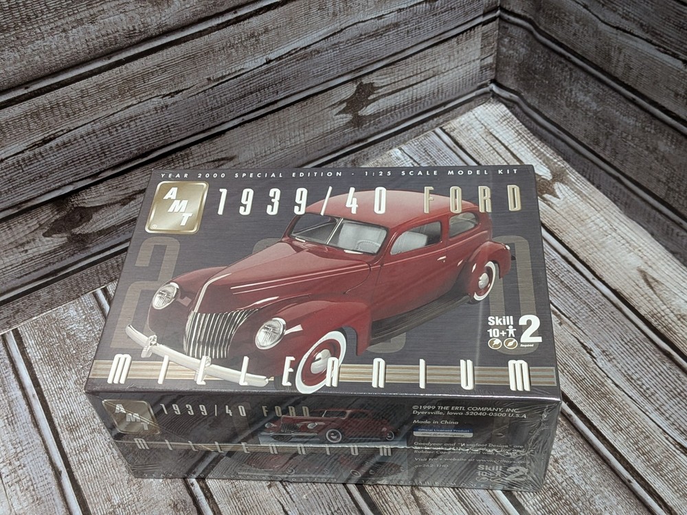 AMT 1939/40 Ford Car Plastic Model Kit Special Edition