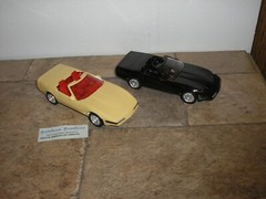 Lot of 2 Ertl 1992 Chevy Corvette Promo Black Rose & Arctic White / Red America