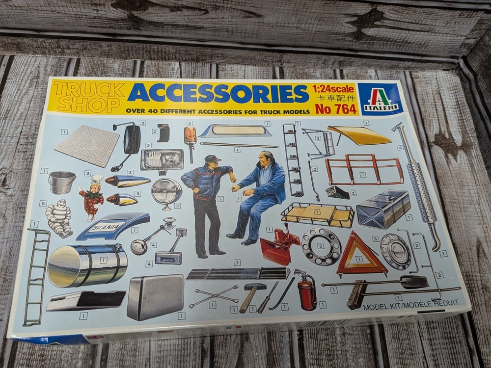 Italeri Truck Shop Plastic Model Accessories 1:24 Scale