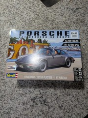 Revell Porsche 911 Carrera 3.2 Coupe 2-In-1 -New Tool 1/24 Model Car Kit 85-4521