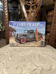 Revell 85-4516 1937 Ford Pickup truck model kit BN with surfboard
