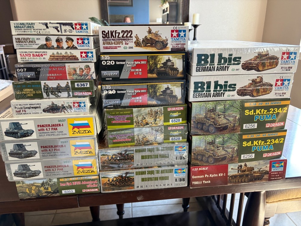 22 1/35 scale German WWII armor plus figures and a few artillery pieces