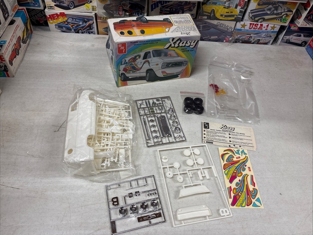 AMT Xtasy Chevy Custom Van Unassembled Plastic Model Kit X1