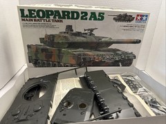 Tamiya 35242 1/35 Leopard 2A5 Main Battle Tank Kit