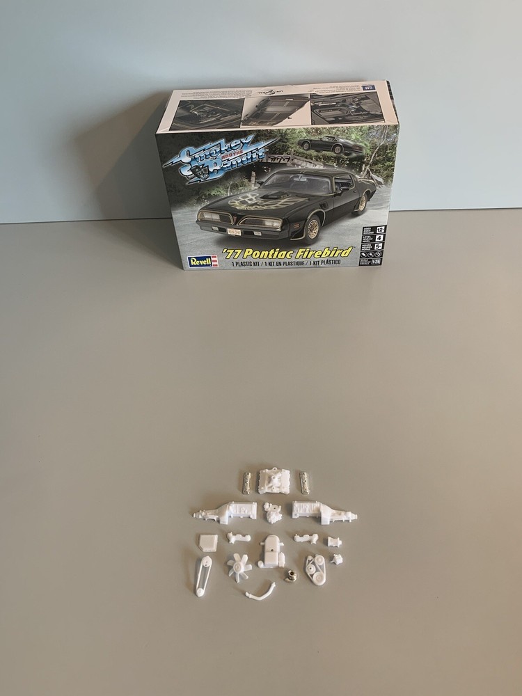 Revell 1/25 1977 Pontiac Trans Am Engine And Parts /junkyard/diorama