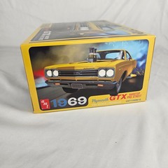 AMT Plymouth GTX Hardtop Pro Street 1/25 Scale Plastic Model Kit