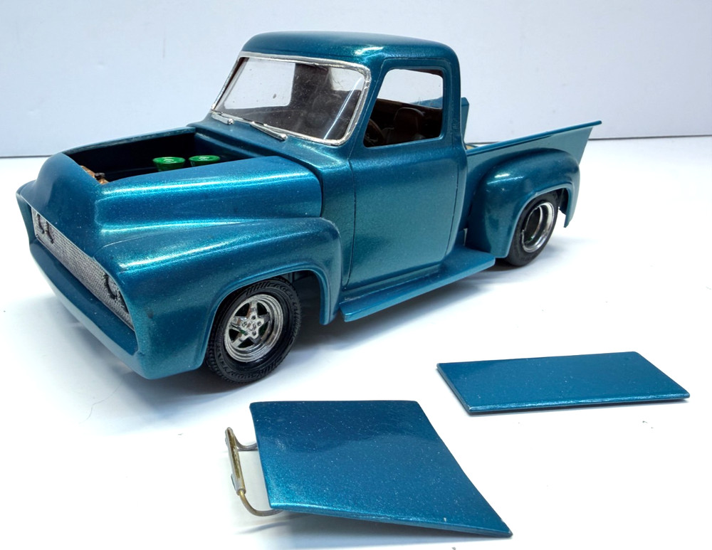 Monogram 1:25 1953 Ford F-100 Pickup Drastic Custom John Klaver Pro-Built Model