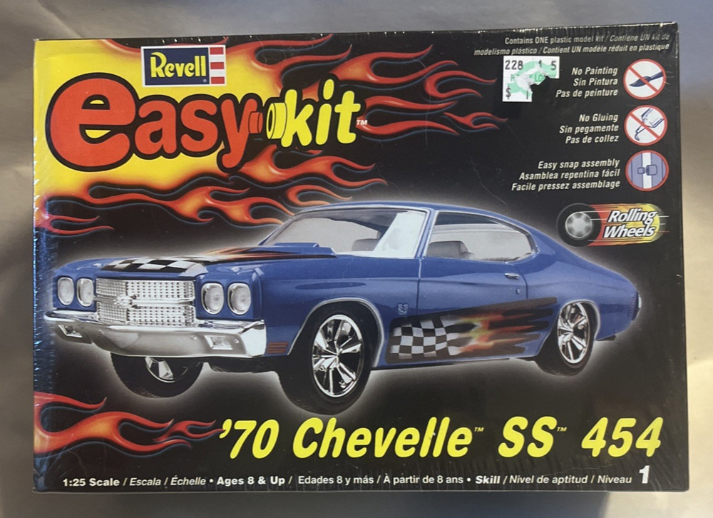 Revell Easy Kit 77 Chevy Chevelle SS 454 1/25 Plastic Car Model Kit 85-1932