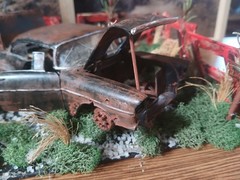 1957 CHEVY RUSTY JUNKER IN CORNER JUNKYARD DIORAMA SCENE /OPENING DOORS/TRUNK !!