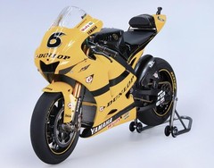 PLATZ BEEMAX 1/12 YAMAHA YZR-M1 2007 Plastic Model Kit BX13002