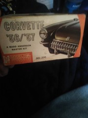 MPC CORVETTE 56/57 BUD ANDERSON MODEL KIT 1/25TH BOXED 301-200