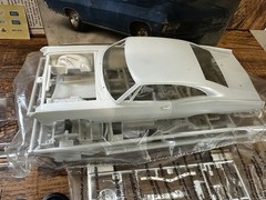 AMT ERTL 1967 CHEVROLET IMPALA SUPER SPORT MODEL KIT OPEN BOX 1/25 SS427