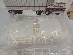 U.S. Mail Tractor and Trailer Set AMT 1:25 Model Kit # T549 ~ Sealed Parts Bags