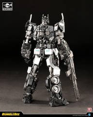Trumpeter & Transformers 08205 Dark Optimus Prime SPECIAL LIMITED EDITION Model