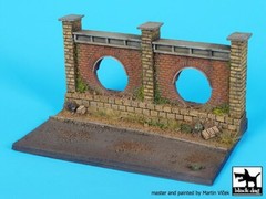 Black Dog 1/72 Battle of Hue Street Wall w/Round Holes Vietnam 1968 Base D72056