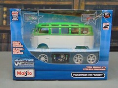 Maisto Custom Shop Diecast VOLKSWAGEN VAN “SAMBA” SEALED Model Kit 1:25 Skill 2