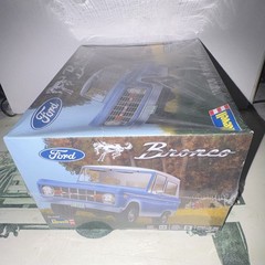 Revell Ford Bronco 1:25 Plastic Model Car Kit Skill 5 Expert Ages 13+ 85-4320