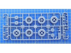 ICM DS3509 Scale 1:35 Wehrmacht Radio Trucks Henschel 33D1 Kfz.72, L3H163 Kfz.72