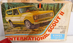 ERTL INTERNATIONAL SCOUT II MODEL KIT 1:25 8021 BUILT WITH BOX