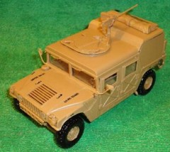 1/35 US Army all-terrain vehicle Hummer Zvezda 3562 Plastic Model kit