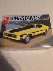 AMT ’71 FORD MUSTANG MACH 1 PLASTIC MODEL CAR KIT 1/25 SCALE skill 2 AMT1262 NEW