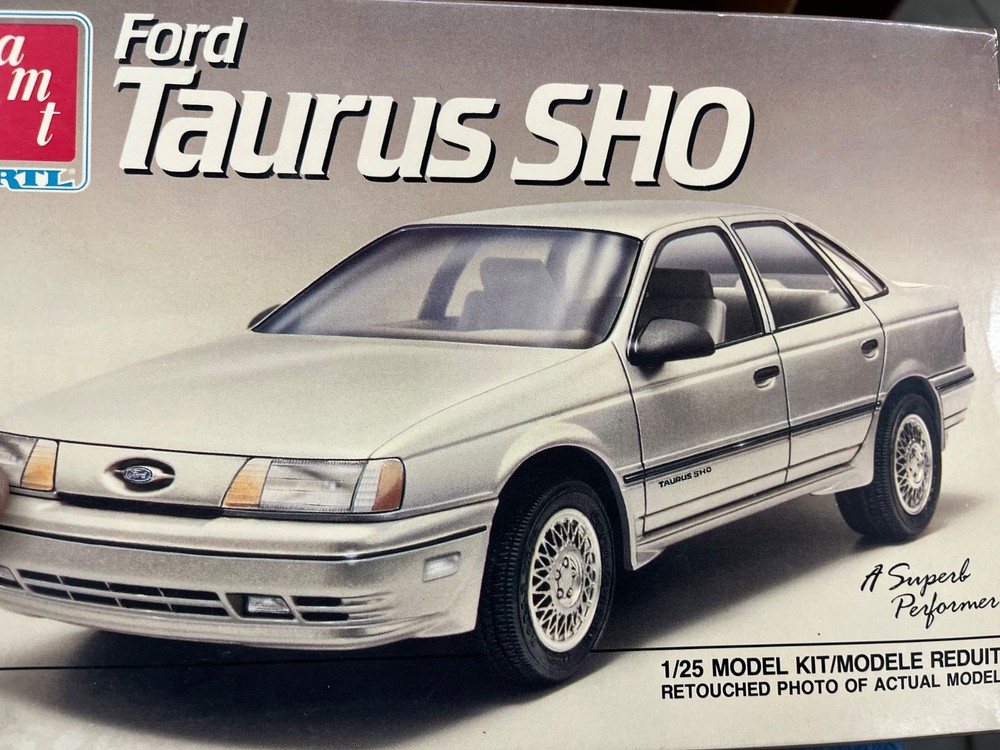 AMT 6265 Ford Taurus SHO Model KIT 1/25 McM Niob