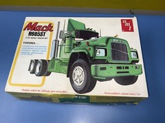 Vintage Original AMT Mack R685ST Semi Tractor Model Kit T535