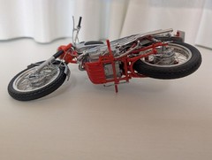 EBBRO 1/10 Honda CL72 Scrambler Red/Silver Finished