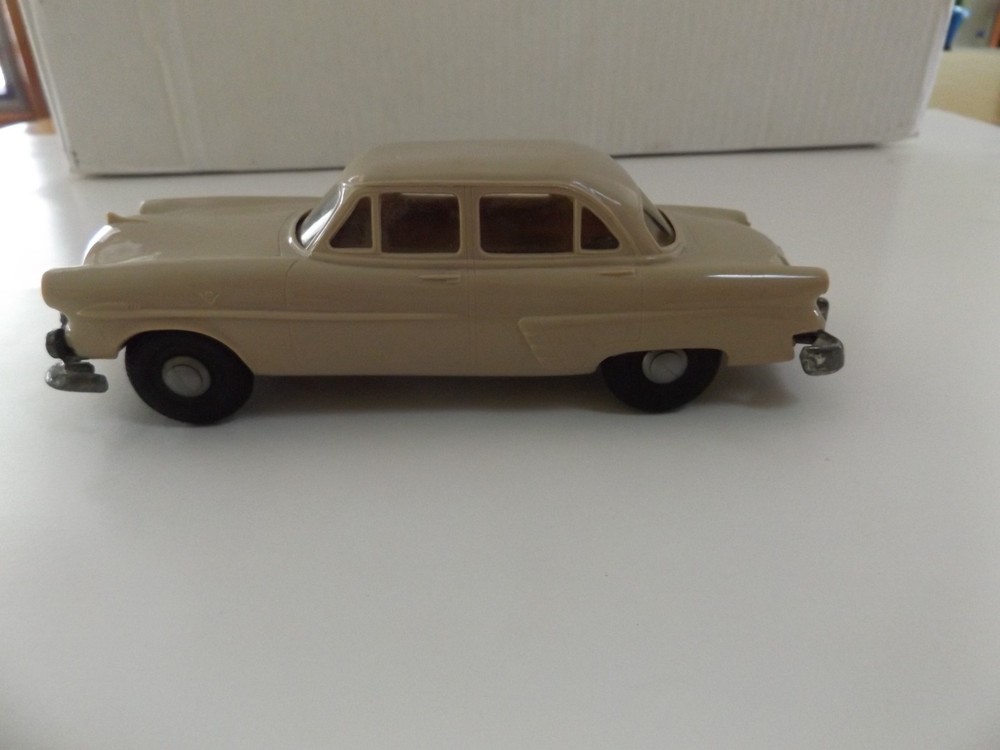 HUBLEY 1952, FORD 4-DR. SEDAN, TAN, Promo Model Car