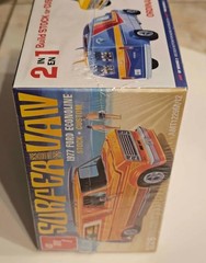 AMT 1229 1977 Ford Surfer Van – Orange