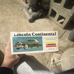 Lindberg Lincoln Continental Model Car Kit 1/25 Scale Vintage
