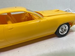 1/25-1/24 REVELL 1971 PLYMOUTH GTX YELLOW BUILT PARTS MODEL CAR KIT