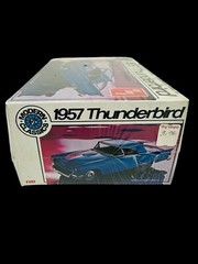 AMT 1957 Ford Thunderbird Modern Classic 1:25 Scale Model Kit T392 NOS Sealed