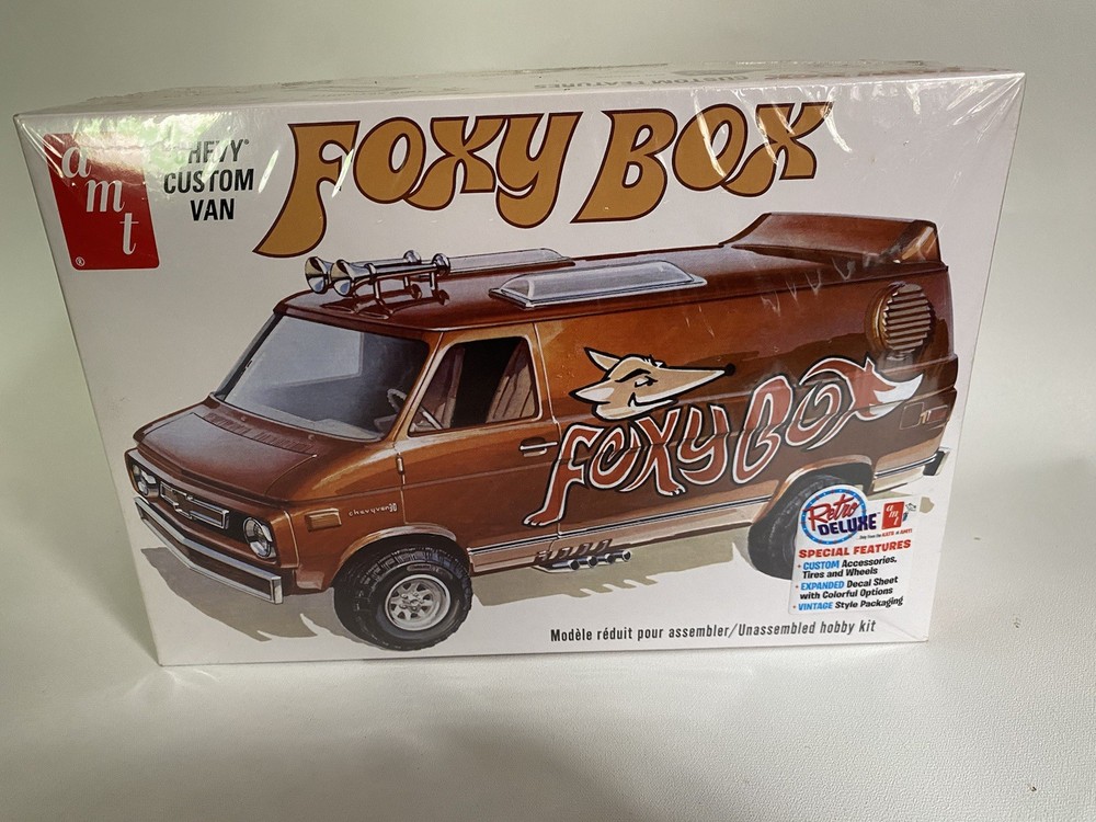 AMT Chevy Custom Van Foxy Box Retro Deluxe Plastic Model Kit Sealed Box