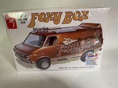 AMT Chevy Custom Van Foxy Box Retro Deluxe Plastic Model Kit Sealed Box